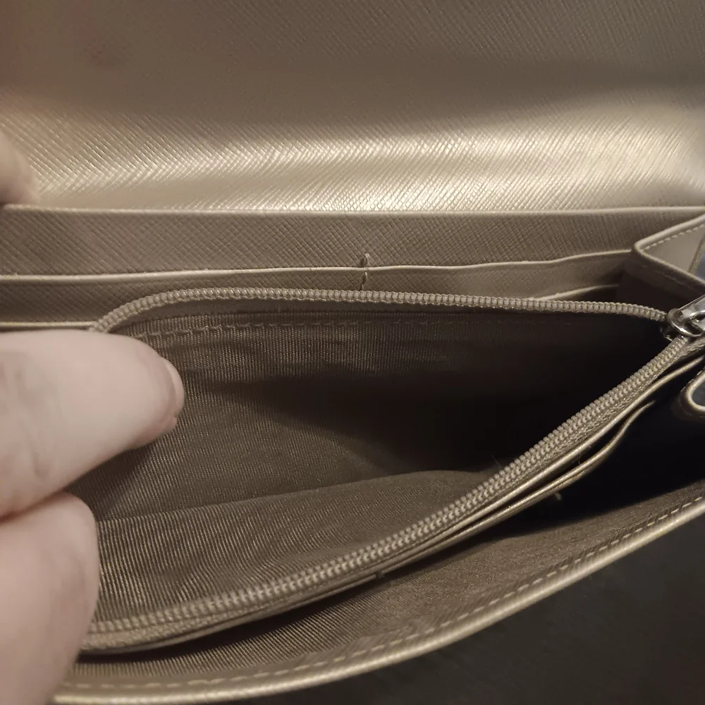 Salvatore Ferragamo Grey Leather Wallet With Silver Hardware (EUC) - Picture 9 of 13